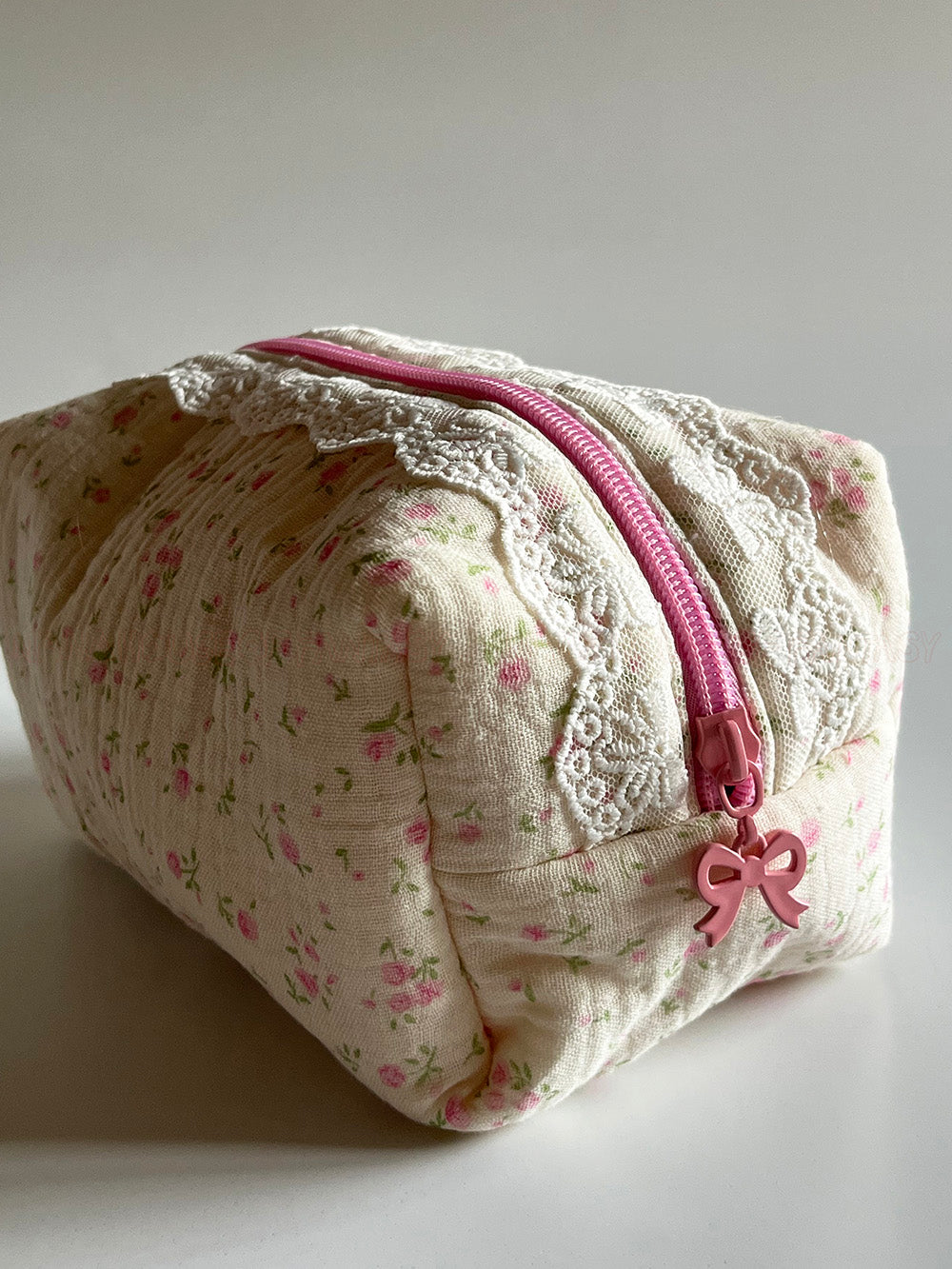 Lace-Trimmed Bowknot Little Rose Makeup Pouch