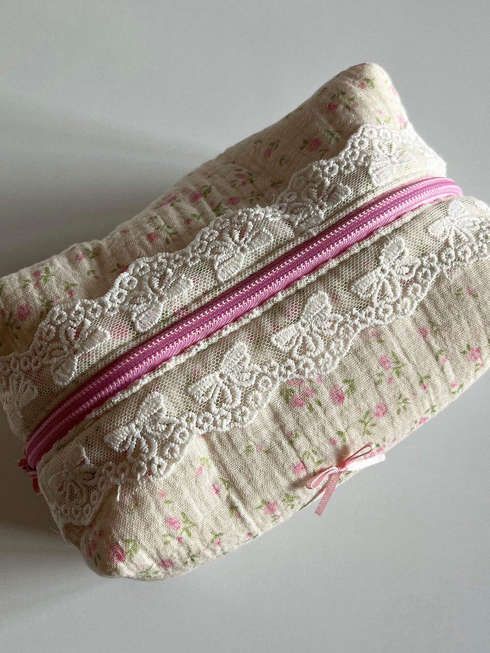 Lace-Trimmed Bowknot Little Rose Makeup Pouch